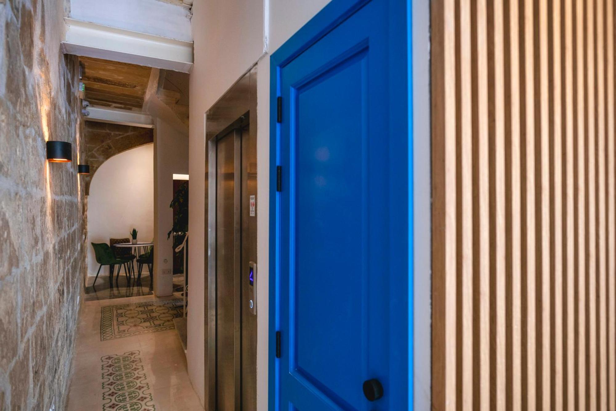 Mandera'S Boutique Suites & Dorms La Valette Extérieur photo
