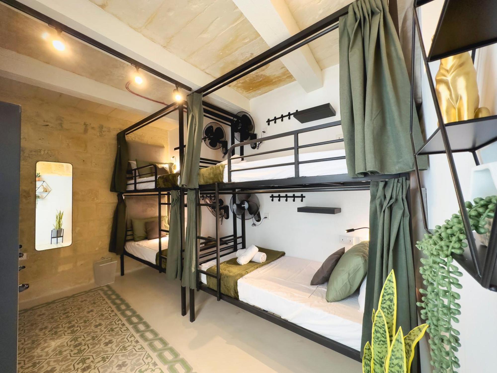 Mandera'S Boutique Suites & Dorms La Valette Extérieur photo