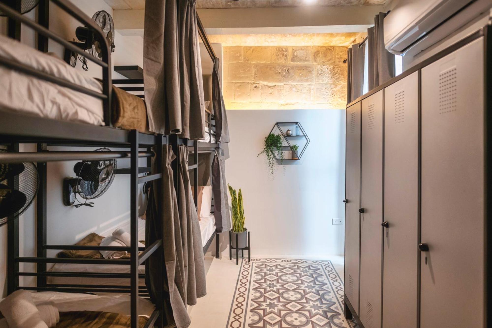 Mandera'S Boutique Suites & Dorms La Valette Extérieur photo