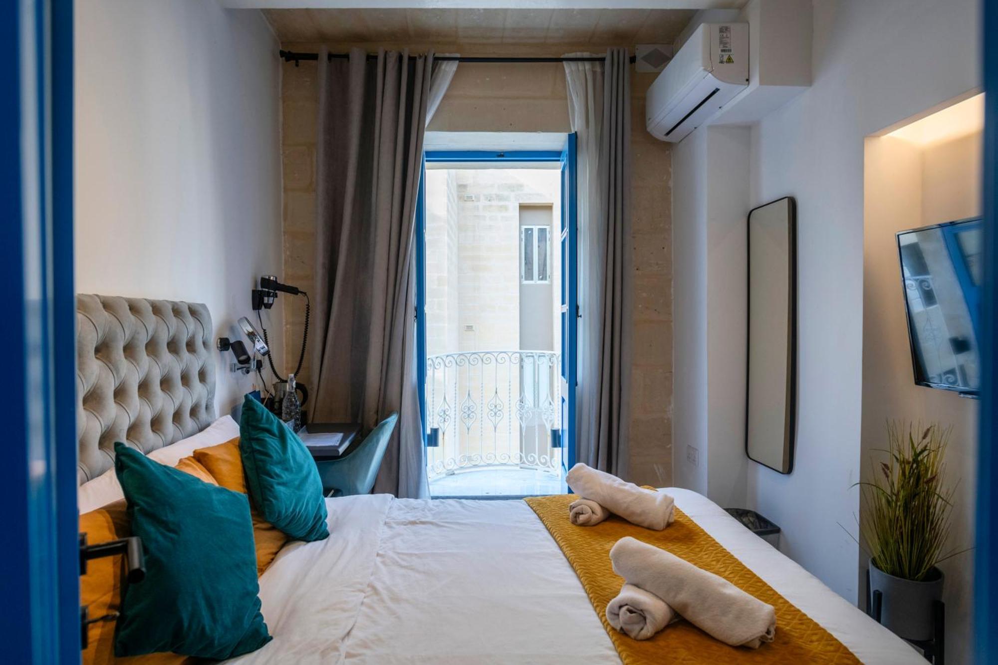 Mandera'S Boutique Suites & Dorms La Valette Extérieur photo