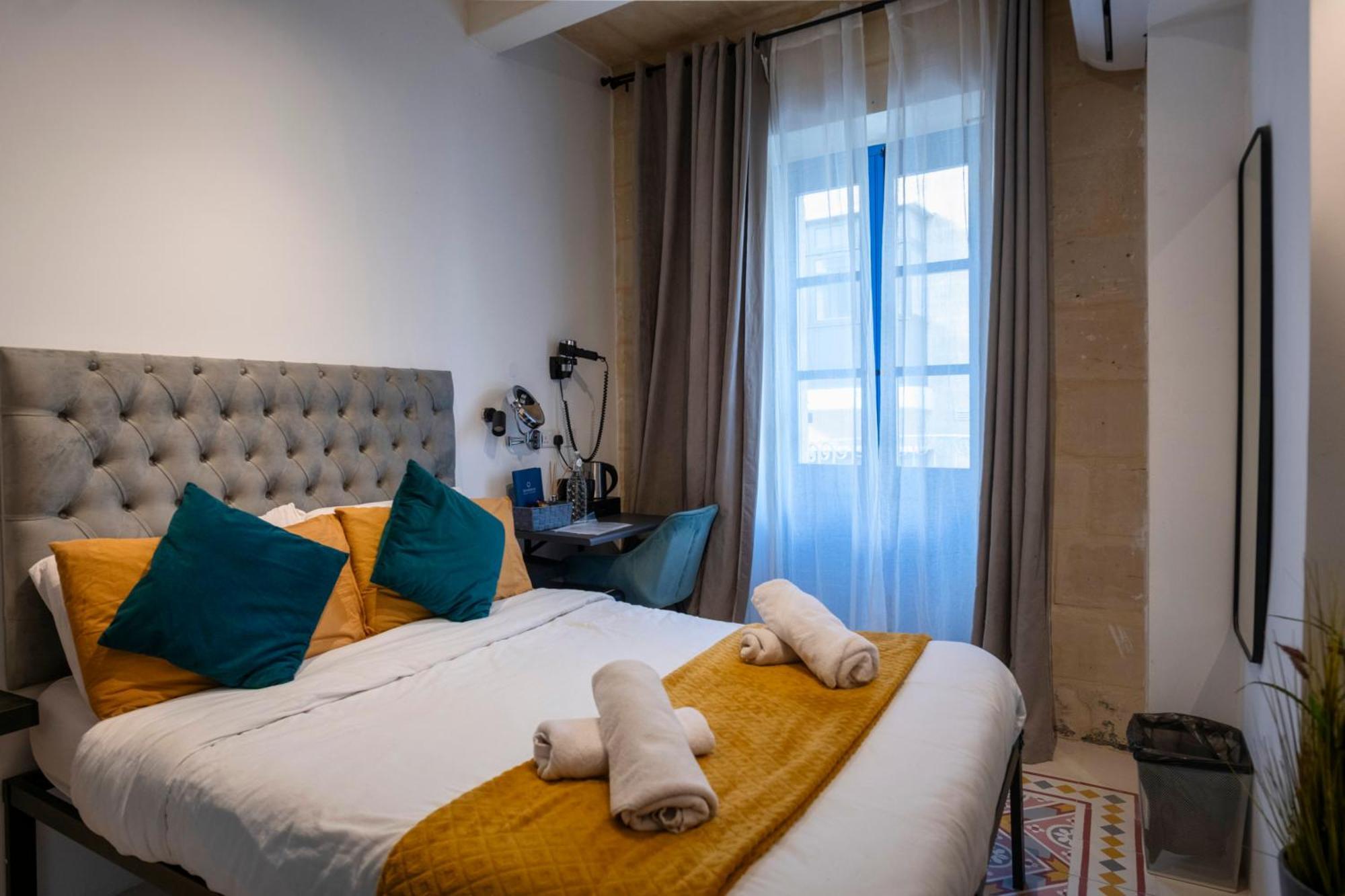 Mandera'S Boutique Suites & Dorms La Valette Extérieur photo