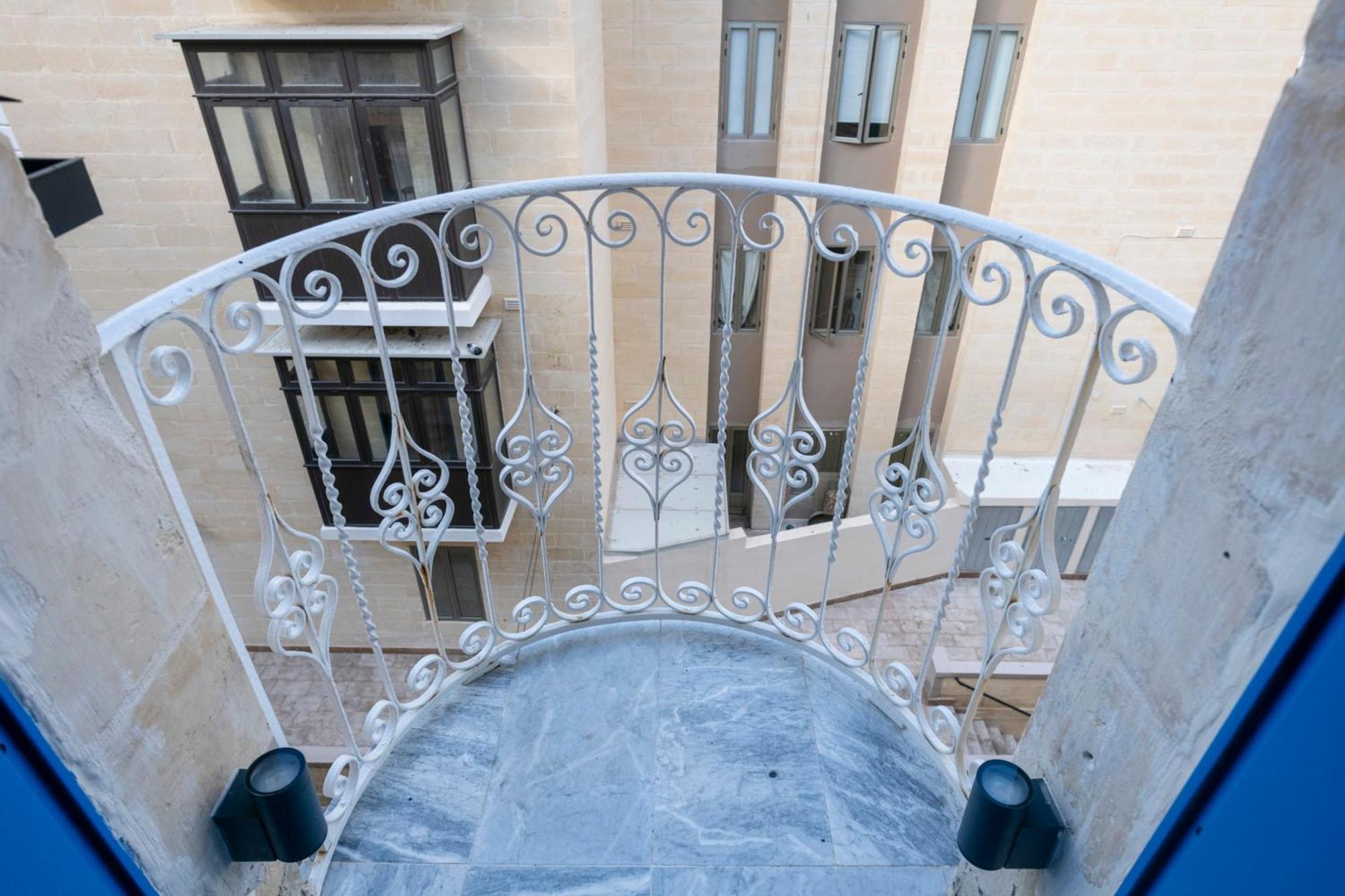 Mandera'S Boutique Suites & Dorms La Valette Extérieur photo