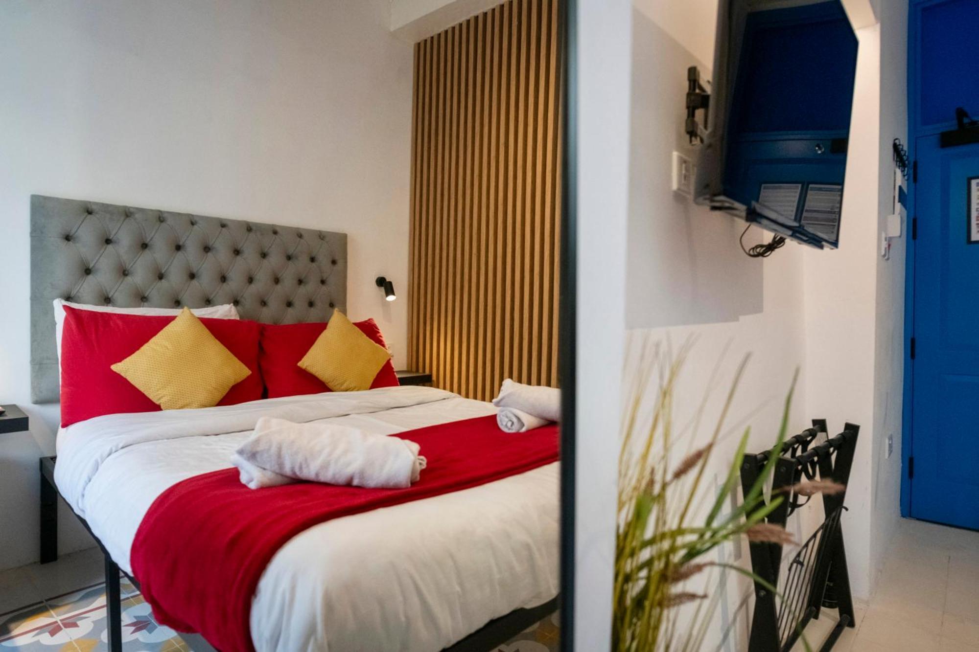 Mandera'S Boutique Suites & Dorms La Valette Extérieur photo