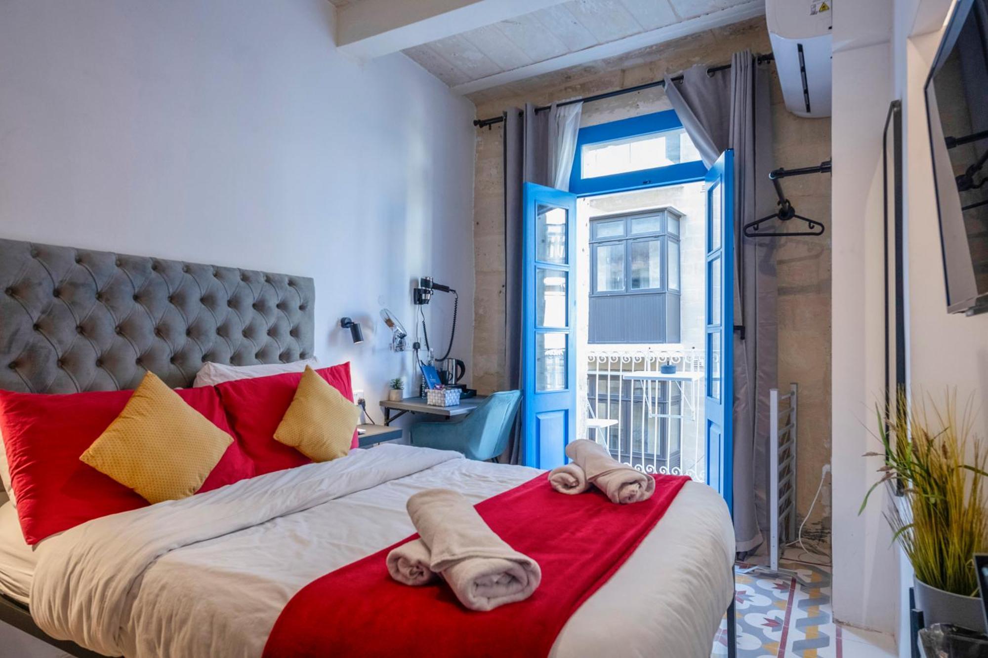 Mandera'S Boutique Suites & Dorms La Valette Extérieur photo