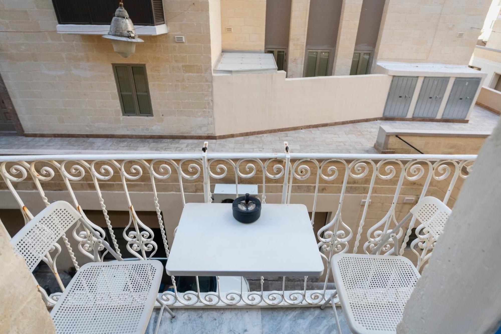Mandera'S Boutique Suites & Dorms La Valette Extérieur photo