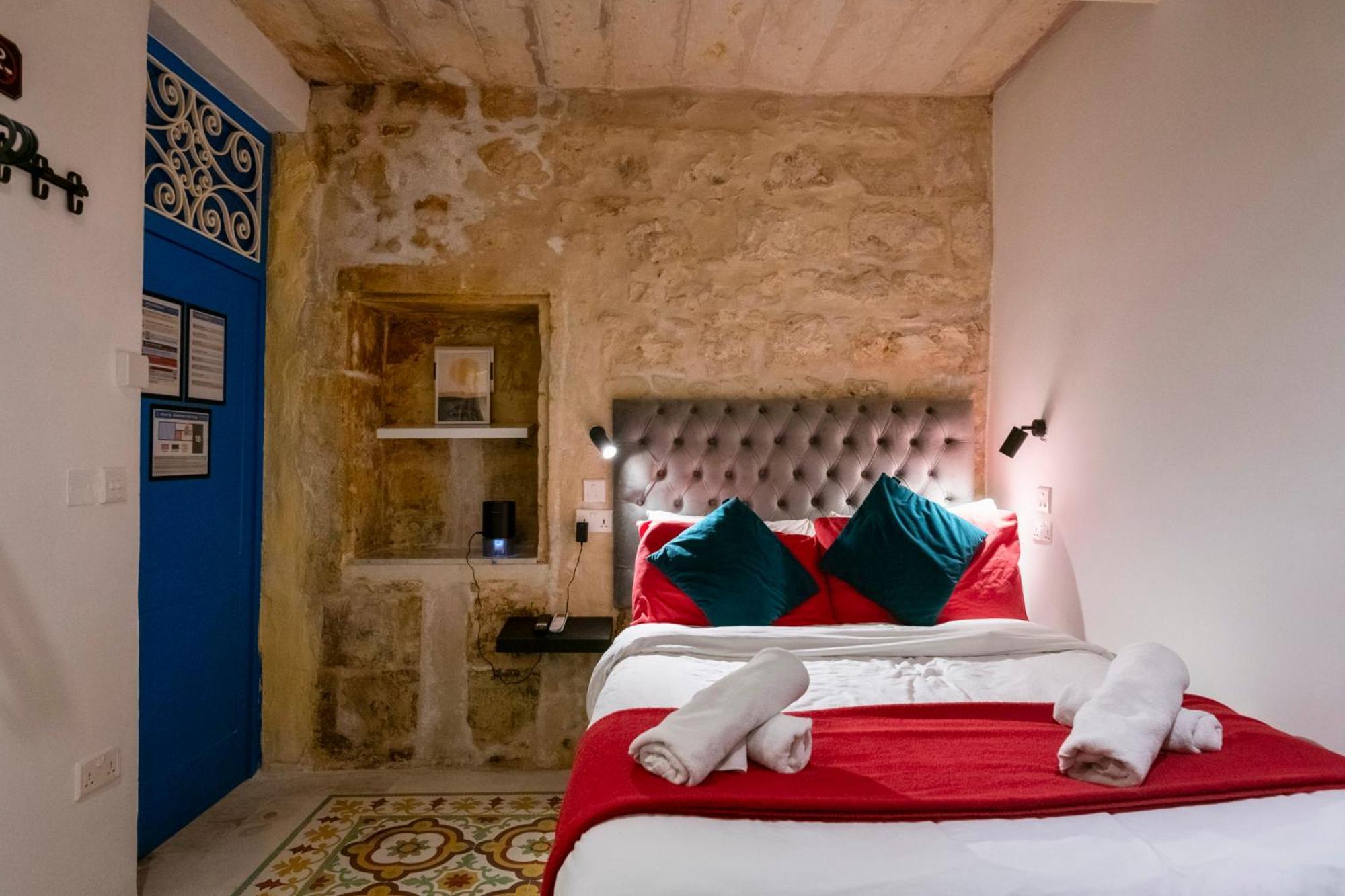 Mandera'S Boutique Suites & Dorms La Valette Extérieur photo