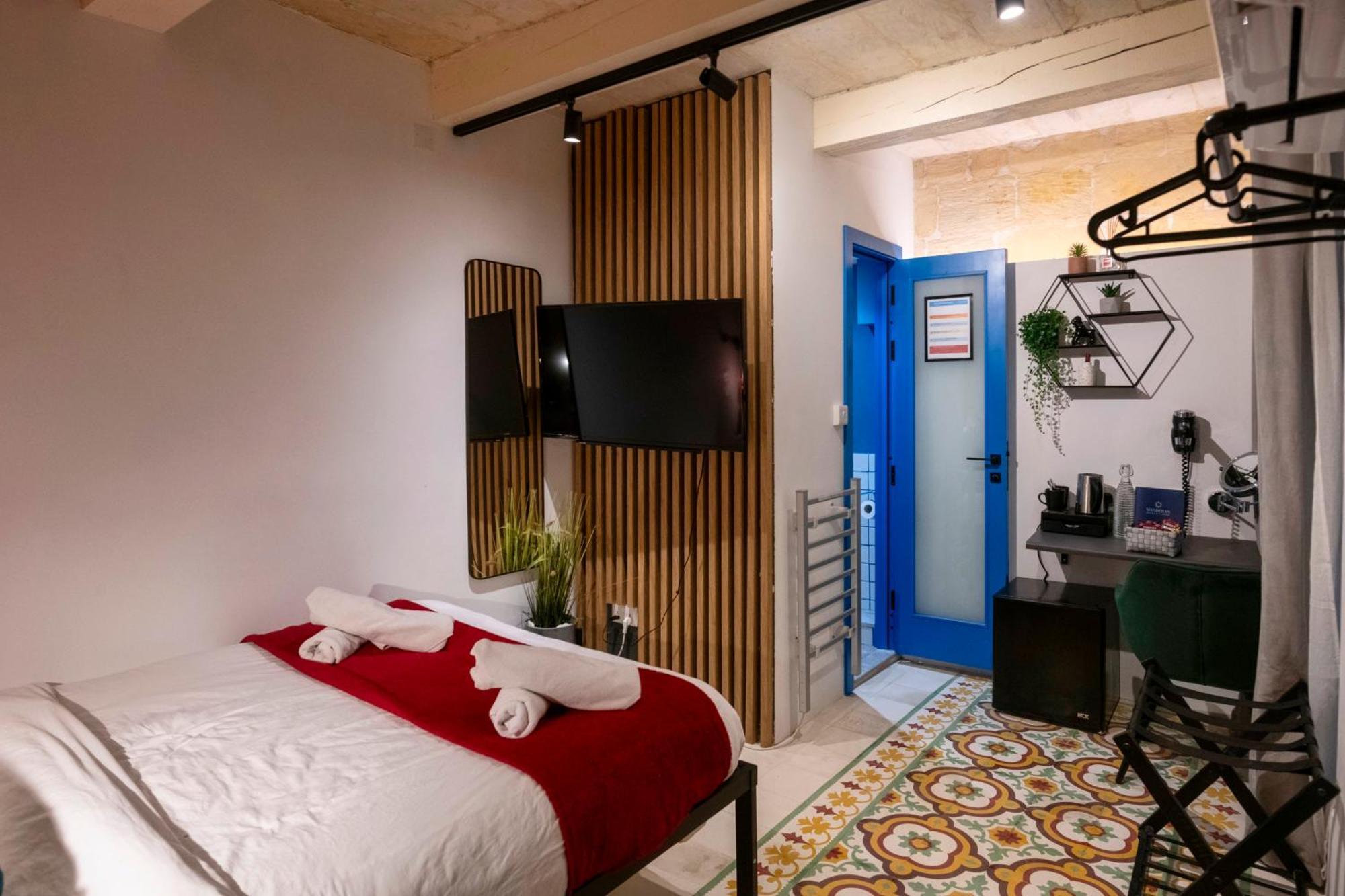 Mandera'S Boutique Suites & Dorms La Valette Extérieur photo